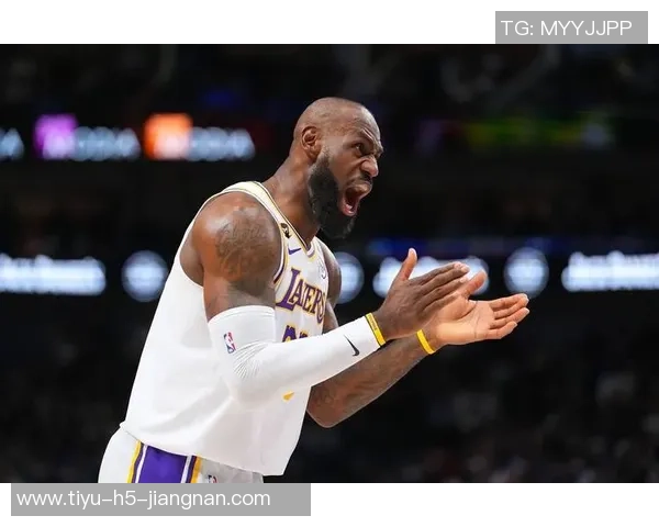 夸梅称詹姆斯防守回半场吃力进攻如火车头般迅猛 夸梅称詹姆斯防守回半场吃力进攻如火车头般迅猛