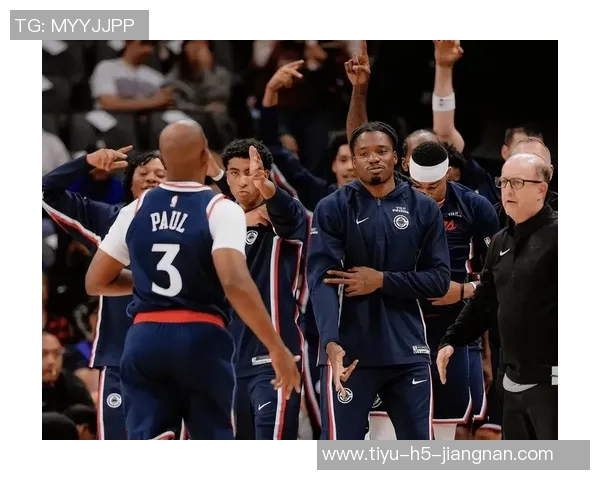 网友调侃保罗离队后球队战绩反转纷纷支持卢指导的计划